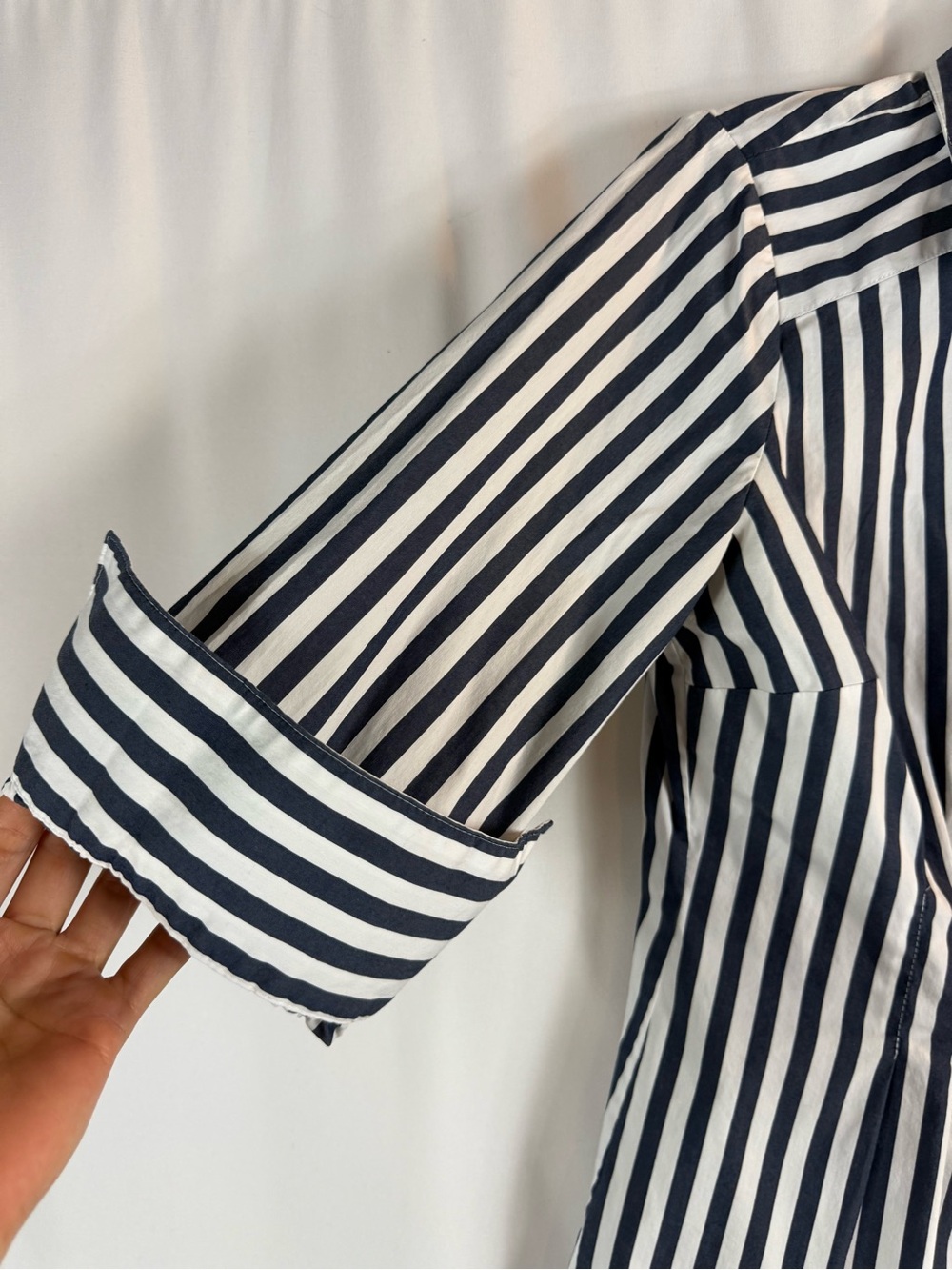 White House Black Market Navy & White Vertical-Stripe Button-Down size:6 - Picture 10 of 15